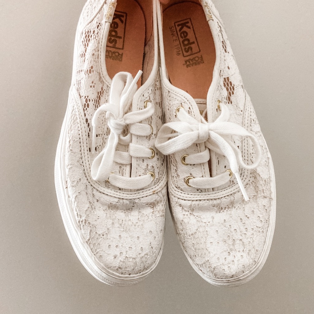 KEDS Size 7 White Lace Sneakers